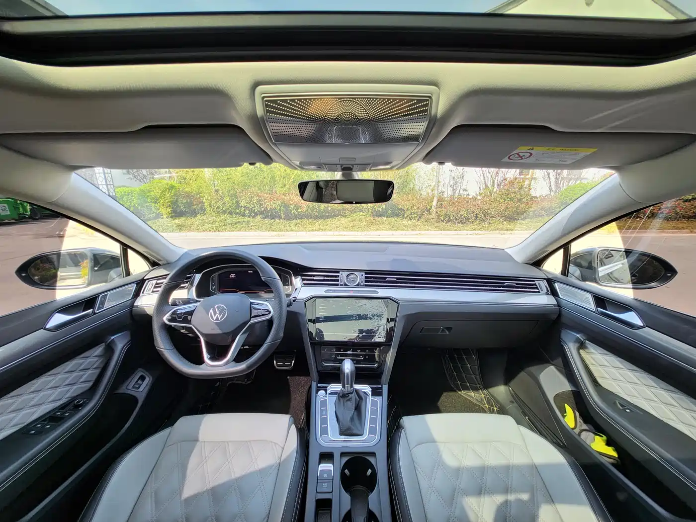 Volkswagen Magotan 2023 Model 2 Million Commemorative Edition 330TSI DSG Luxury фото 9