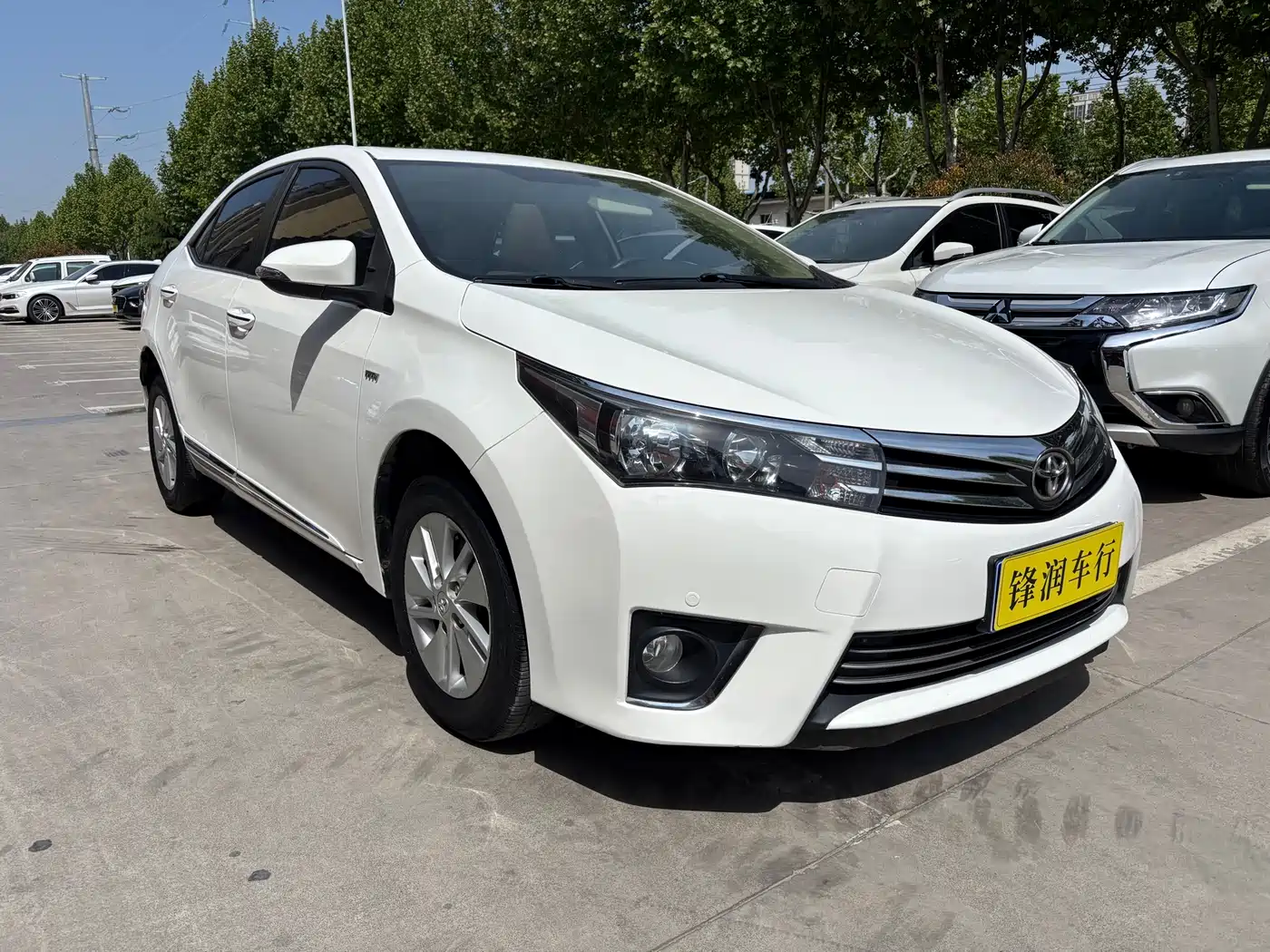 Toyota Corolla 2014 1.6L CVT GL-i фото 3