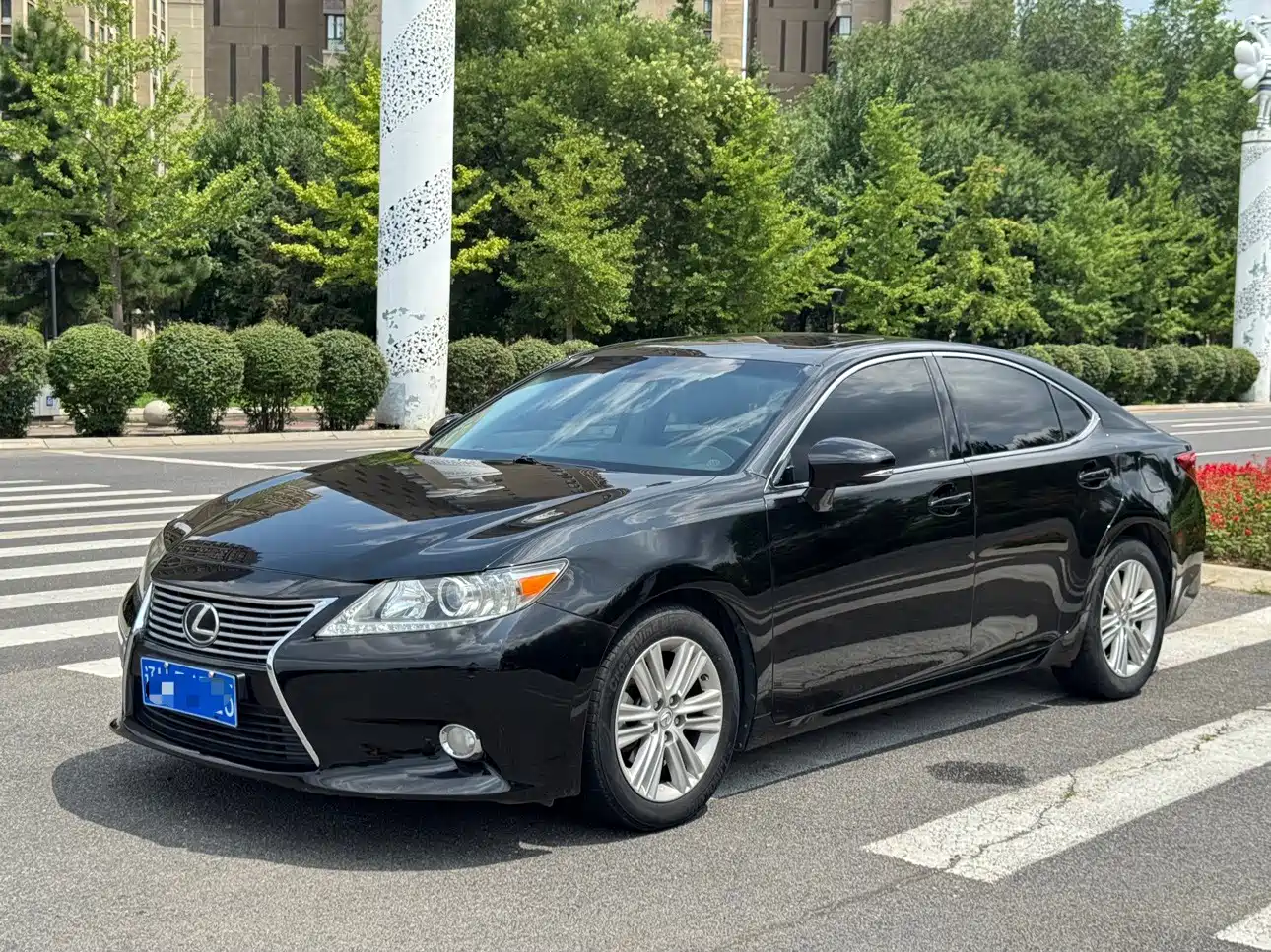 Фото 1 - Lexus ES