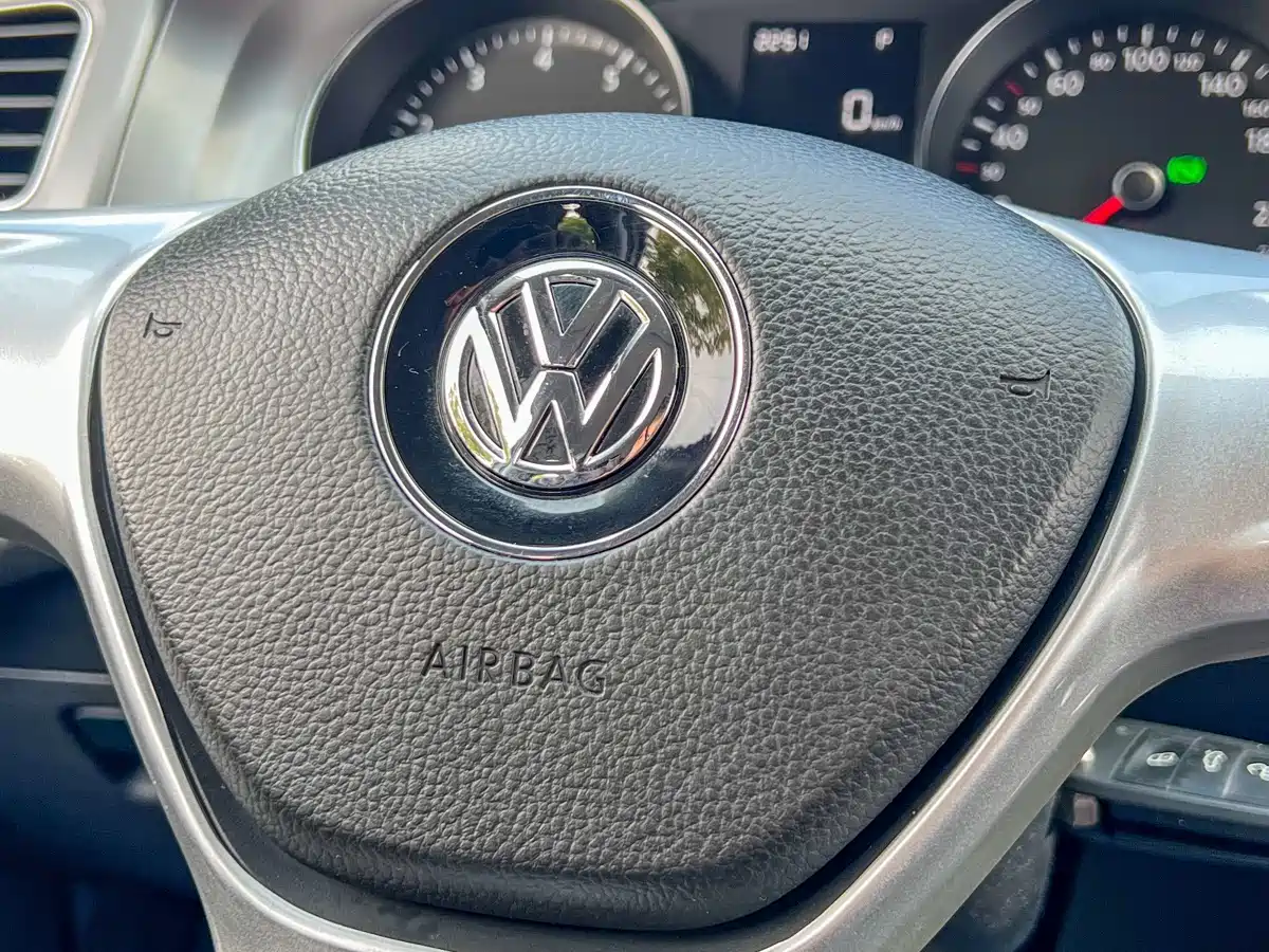 Volkswagen Golf 2016 1.6L Automatic Fashion фото 9