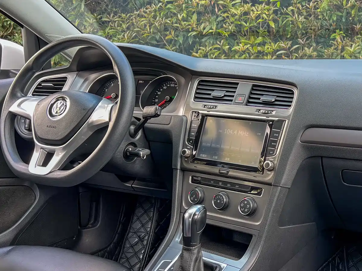 Volkswagen Golf 2016 1.6L Automatic Fashion фото 13