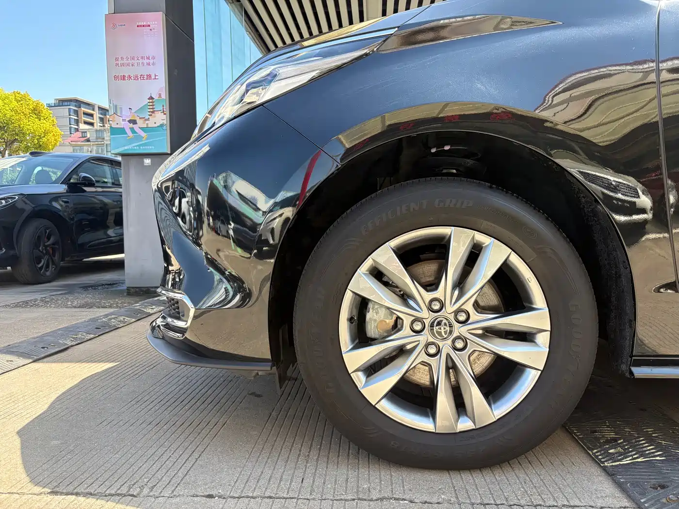 Toyota Sienna 2024 2.5L Hybrid Comfort Edition фото 2