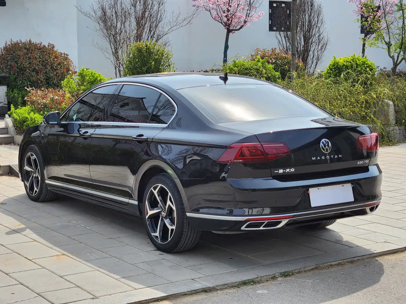 Volkswagen Magotan 2023 Model 2 Million Commemorative Edition 330TSI DSG Luxury фото 4