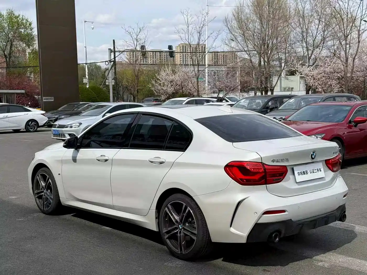BMW 1 Series 2021 125i M Sport Black Night Edition фото 4