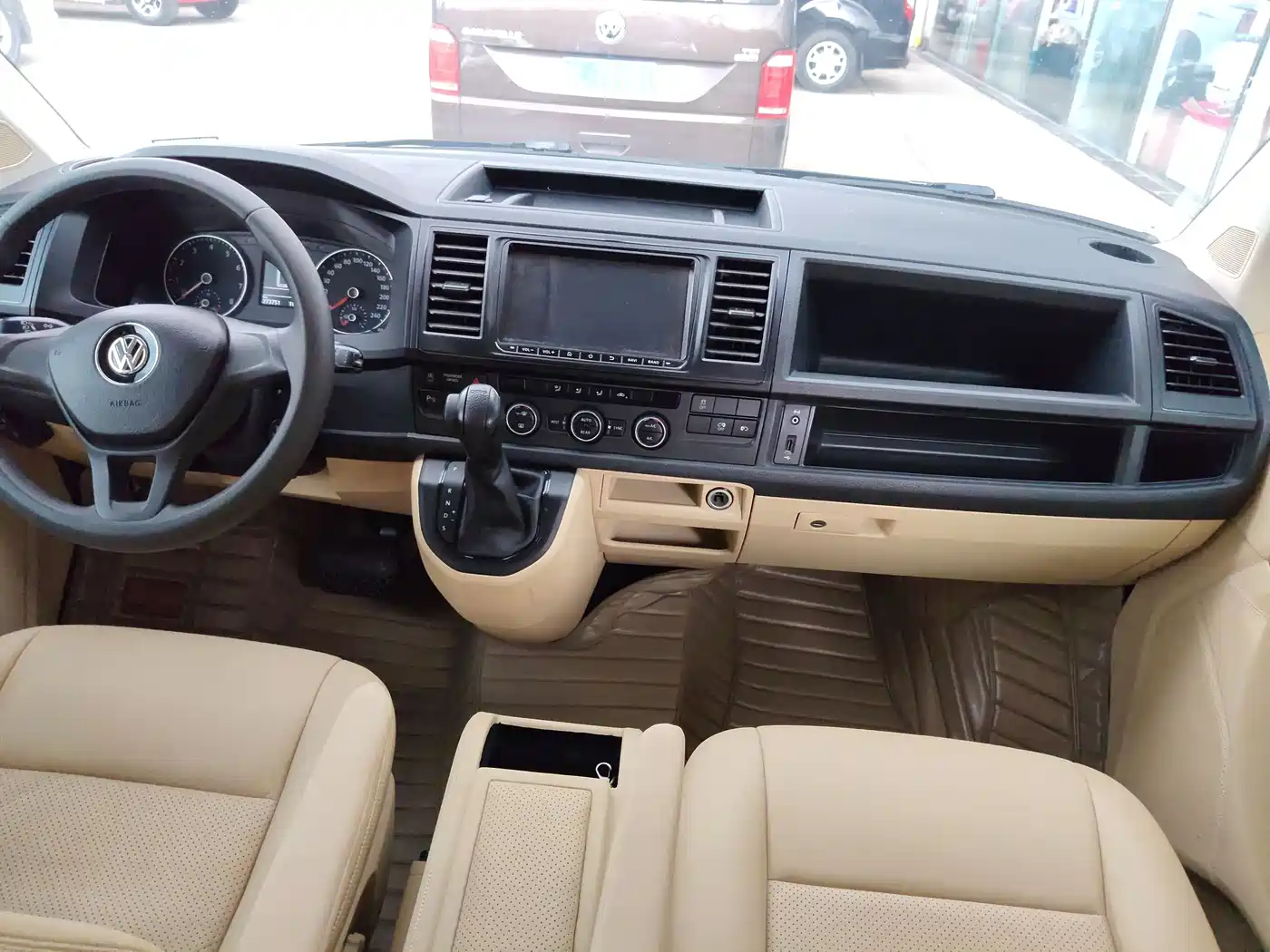 Volkswagen Caravelle 2016 2.0TSI AWD Comfort 9-Seater фото 2