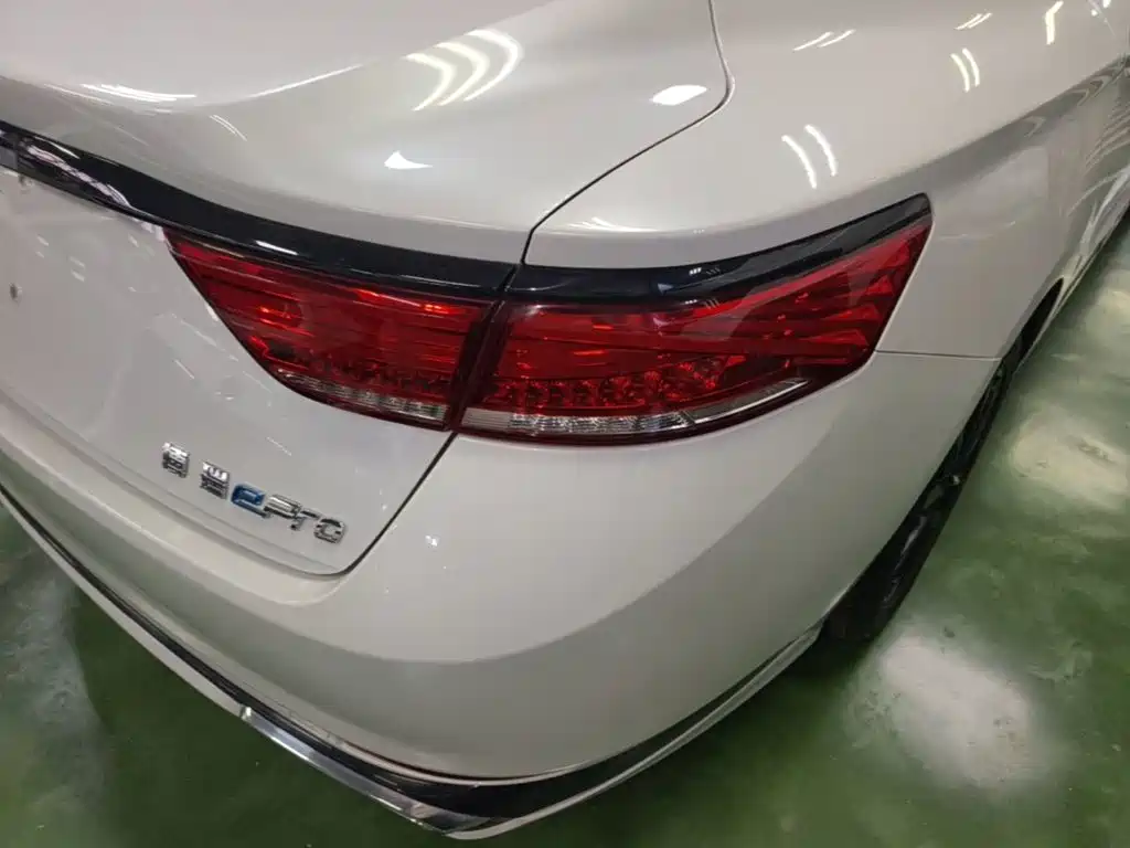 Фото 8 - Geely Borui PHEV