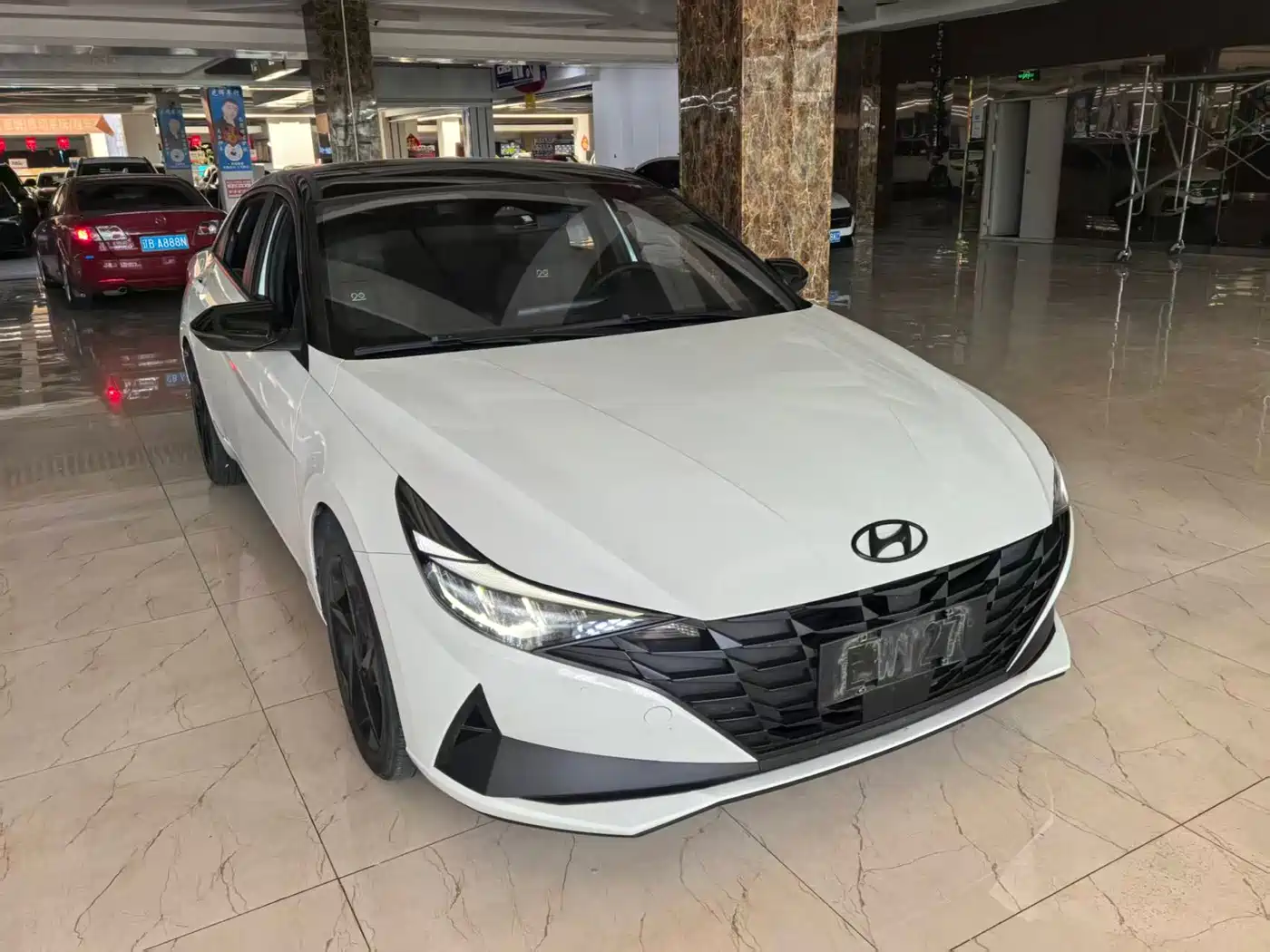 Hyundai Elantra 2022 1.5L CVT 20th Anniversary Edition фото 3