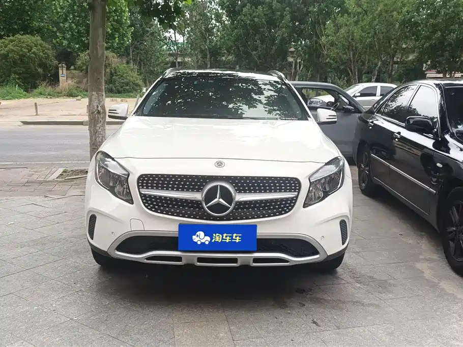 Mercedes-Benz GLA 2018 GLA 200 Dynamic фото 2