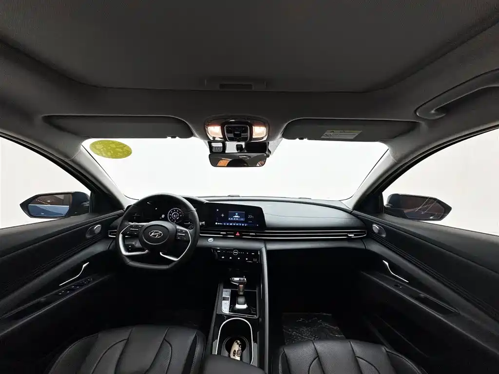 Hyundai Elantra 2021 1.5L CVT LUX Premium Edition фото 10