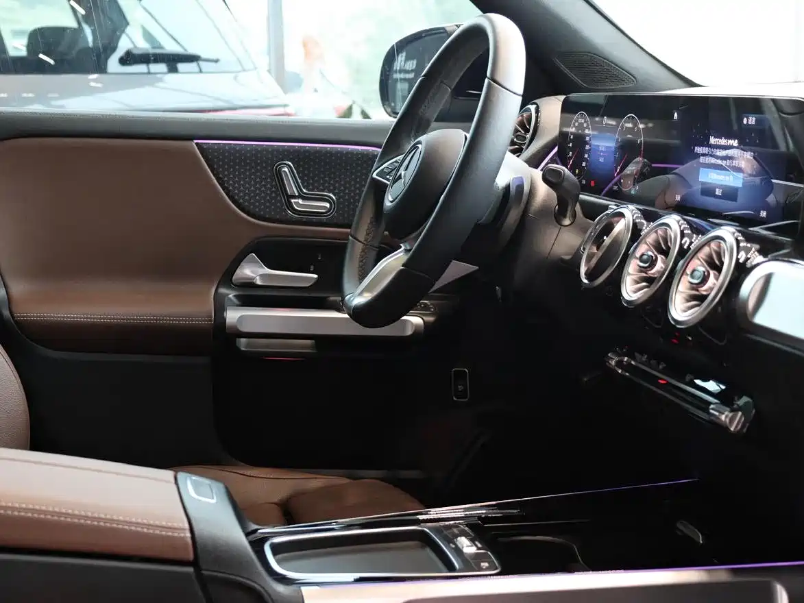 Mercedes-Benz GLB 2025 GLB 220 Dynamic фото 6