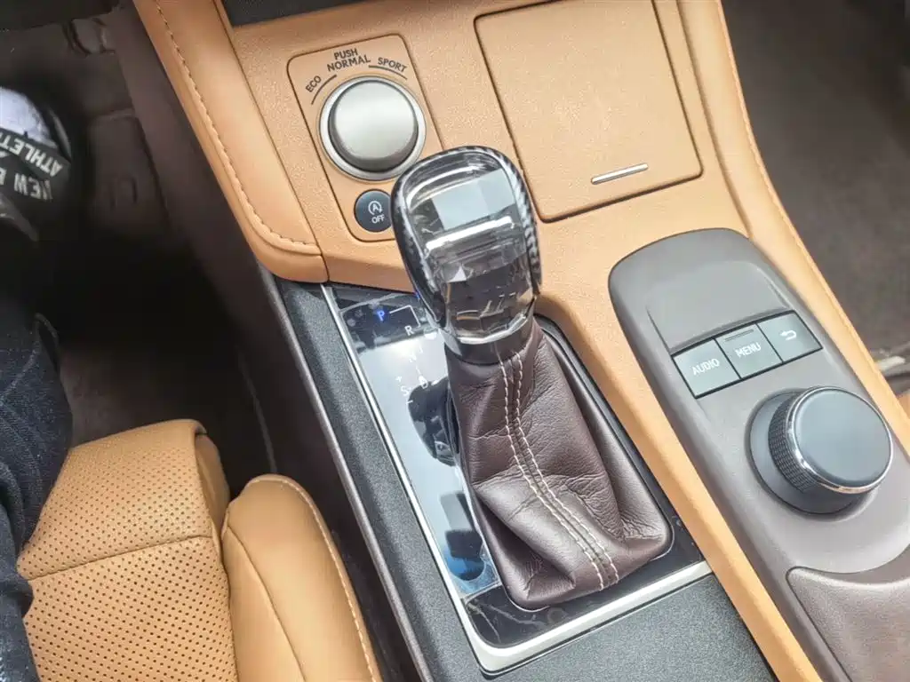 Lexus ES 2015 200 Elite Edition фото 14