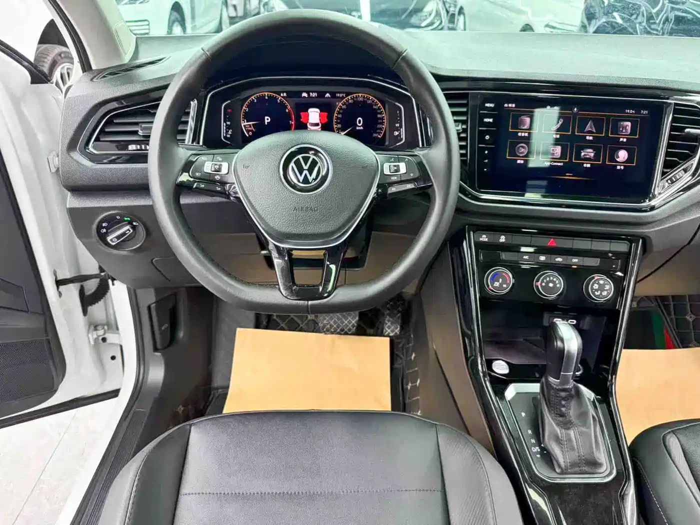 Volkswagen T-ROC 2021 280TSI DSG 2WD Comfort Smart Connect Edition фото 16