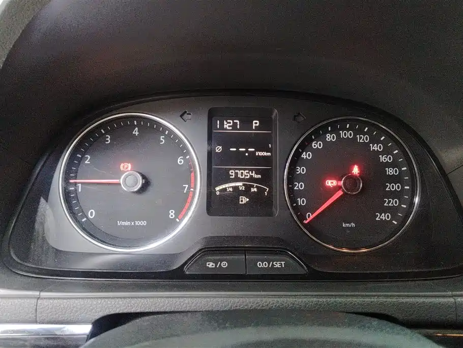 Volkswagen Lavida Tour 2013 1.4TSI Automatic Luxury фото 14