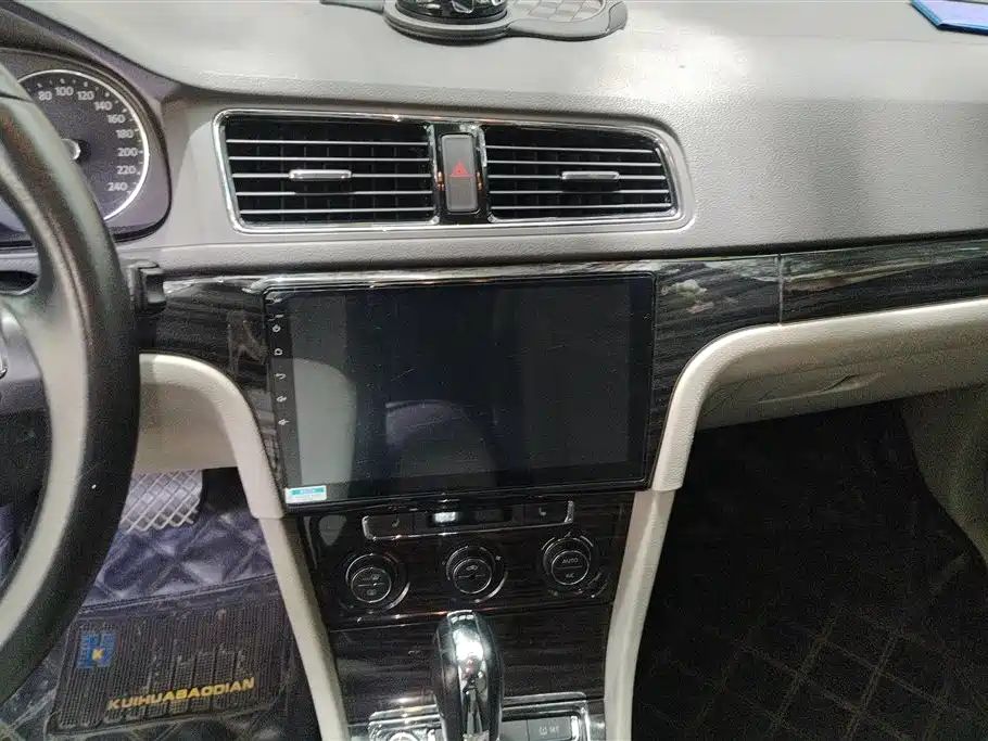 Volkswagen Lavida Tour 2013 1.4TSI Automatic Luxury фото 13