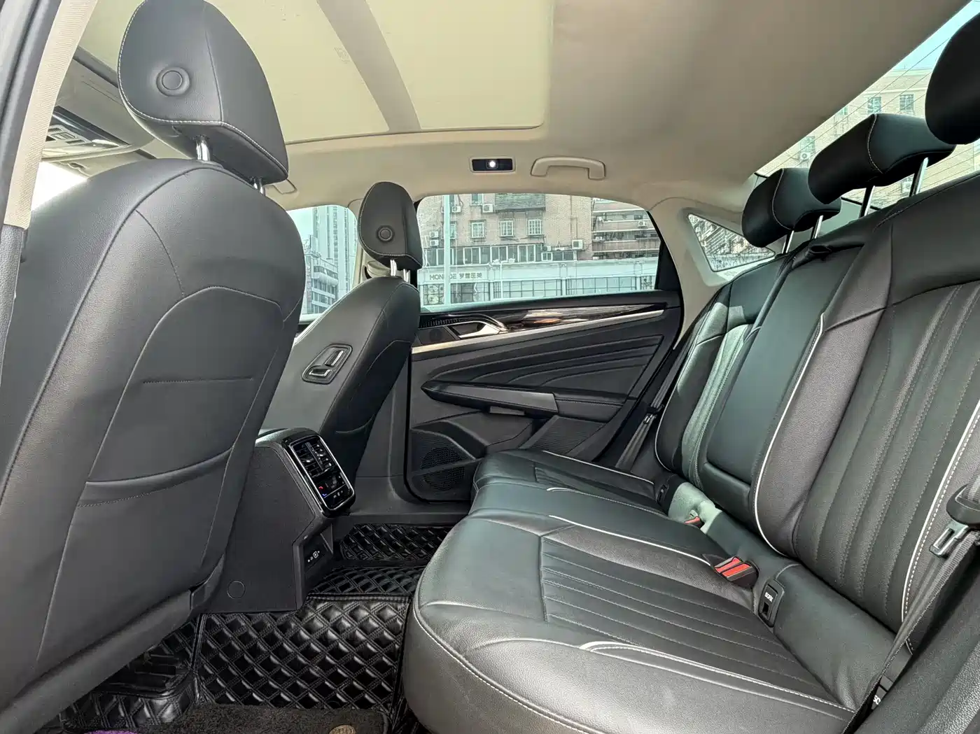 Volkswagen Passat 2022 330TSI Starlight Elite Edition фото 8