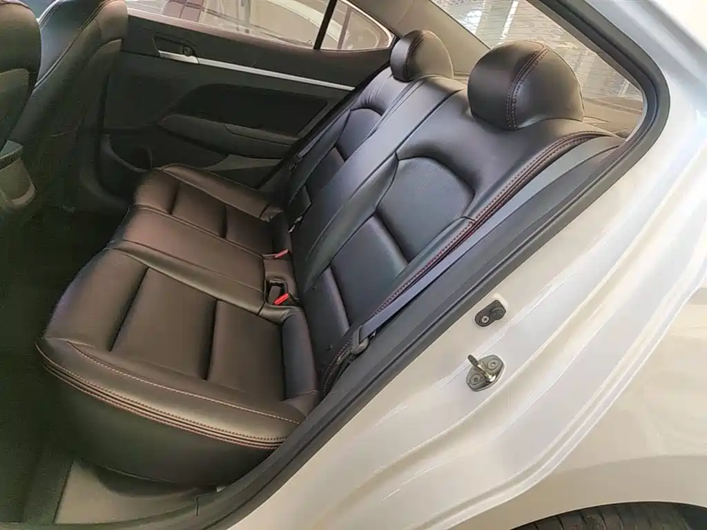 Hyundai Elantra 2016 Model 1.6L Automatic Smart Elite фото 17