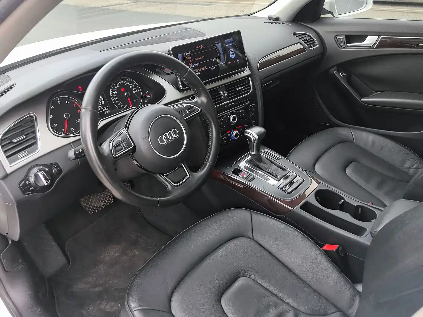 Audi A4L 2013 35 TFSI Automatic Standard фото 10