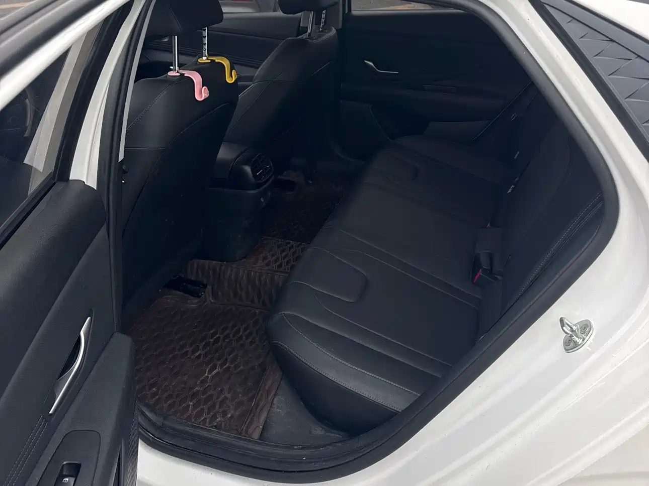 Hyundai Elantra 2023 Model 1.5L CVT LUX Premium Edition фото 11