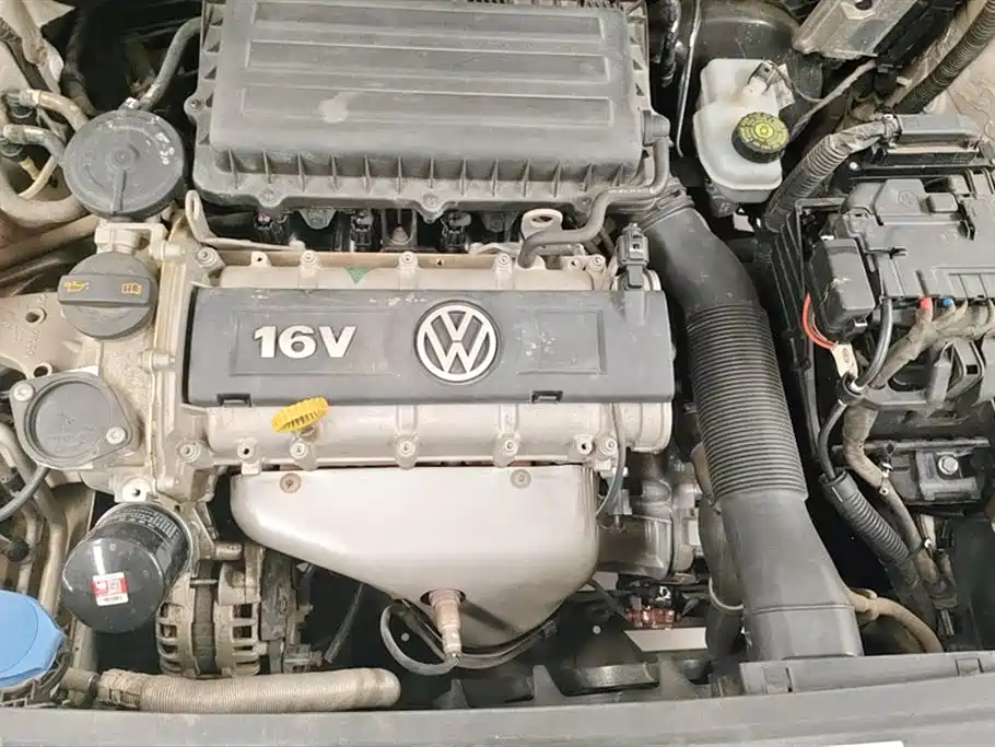Volkswagen Polo 2013 1.6L Automatic Luxury Edition фото 10