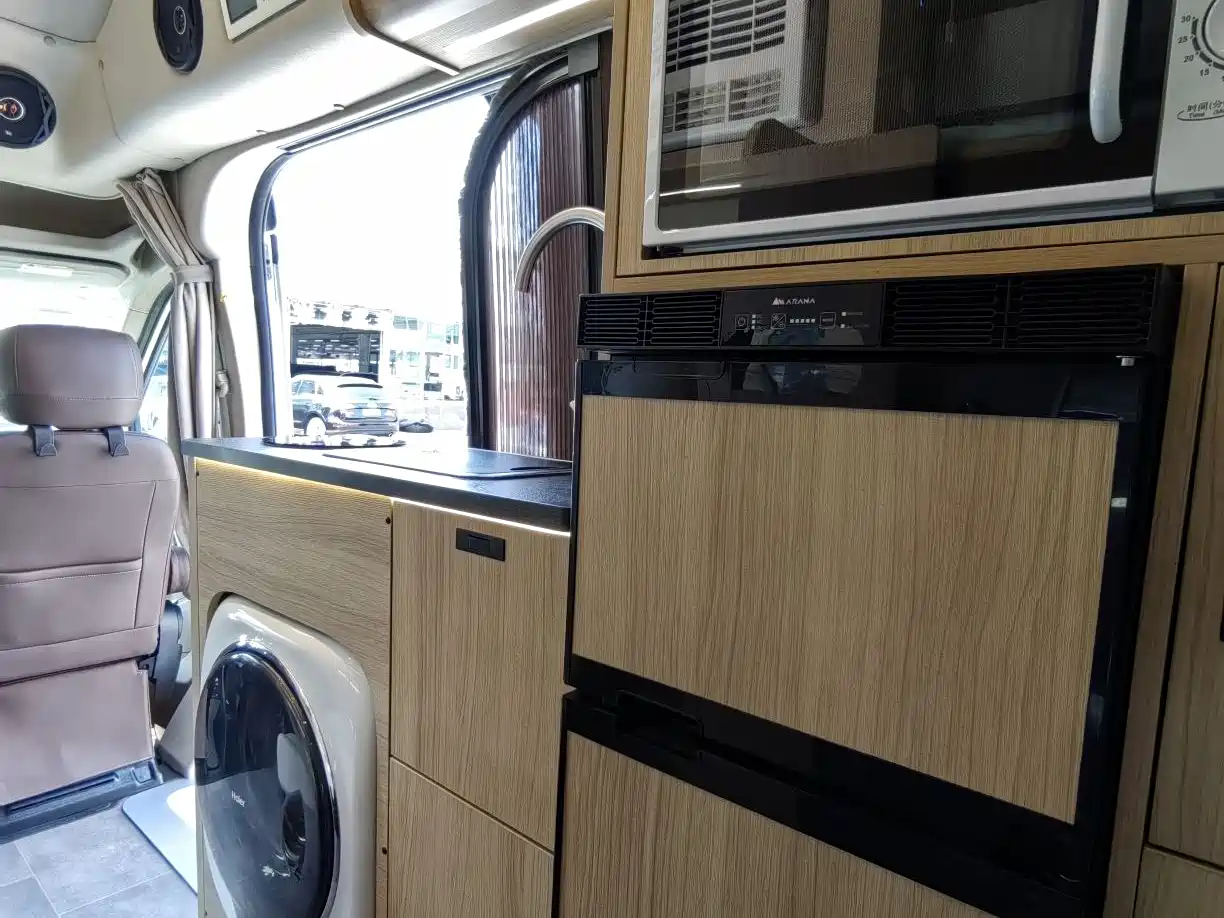 SAIC Maxus V100 RV 2023 2.0T Traveler V100 Mountain Retreat Edition Longitudinal Bed фото 11