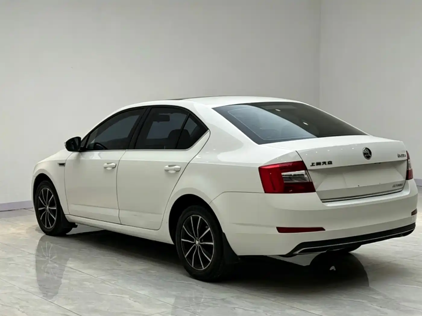Škoda Octavia 2017 1.6L Automatic Smart Edition фото 5