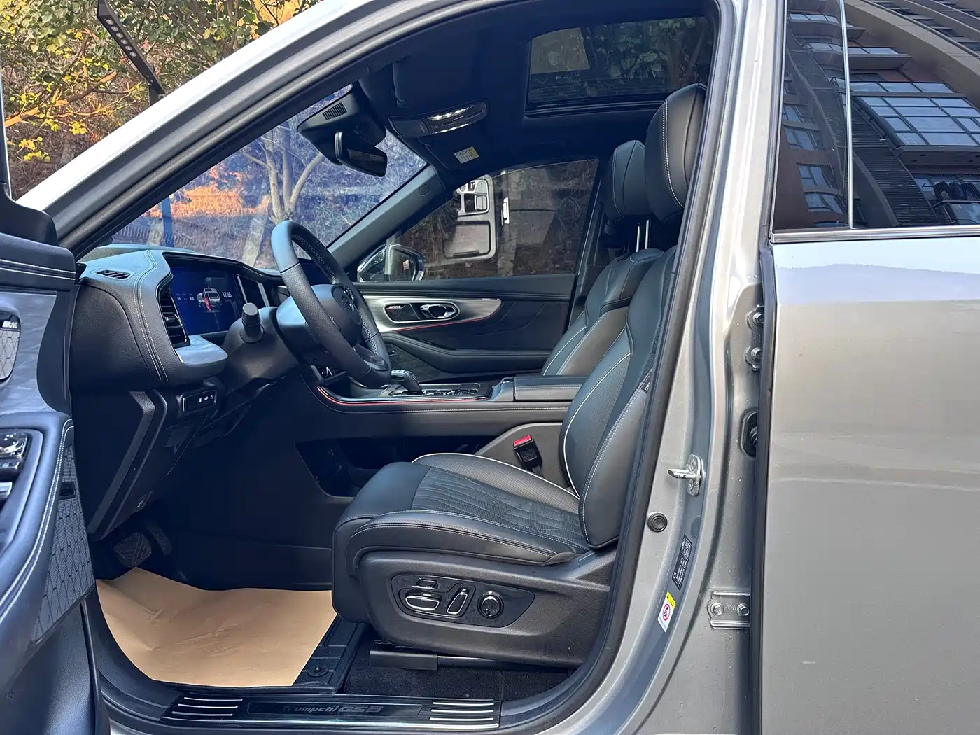 GAC Trumpchi Trumpchi GS8 2022 Dual Engine Series 2.0TM 2WD Premium Edition (6-Seater) фото 5