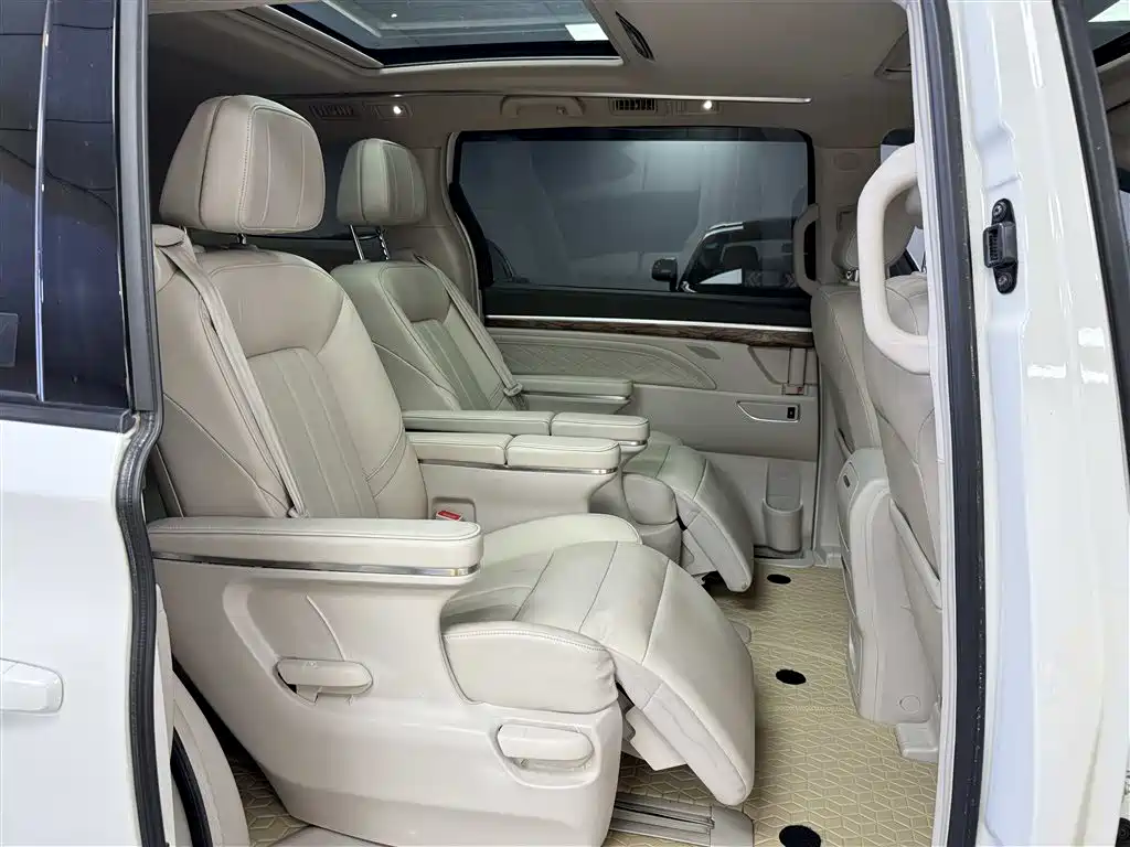 GAC Trumpchi Trumpchi M8 2018 320T Premium Edition фото 15