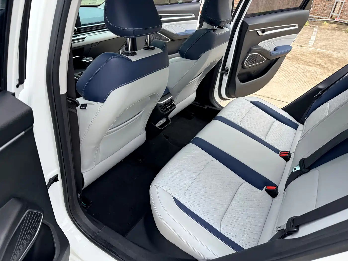 GEELY AUTOMOBILE EMGRAND