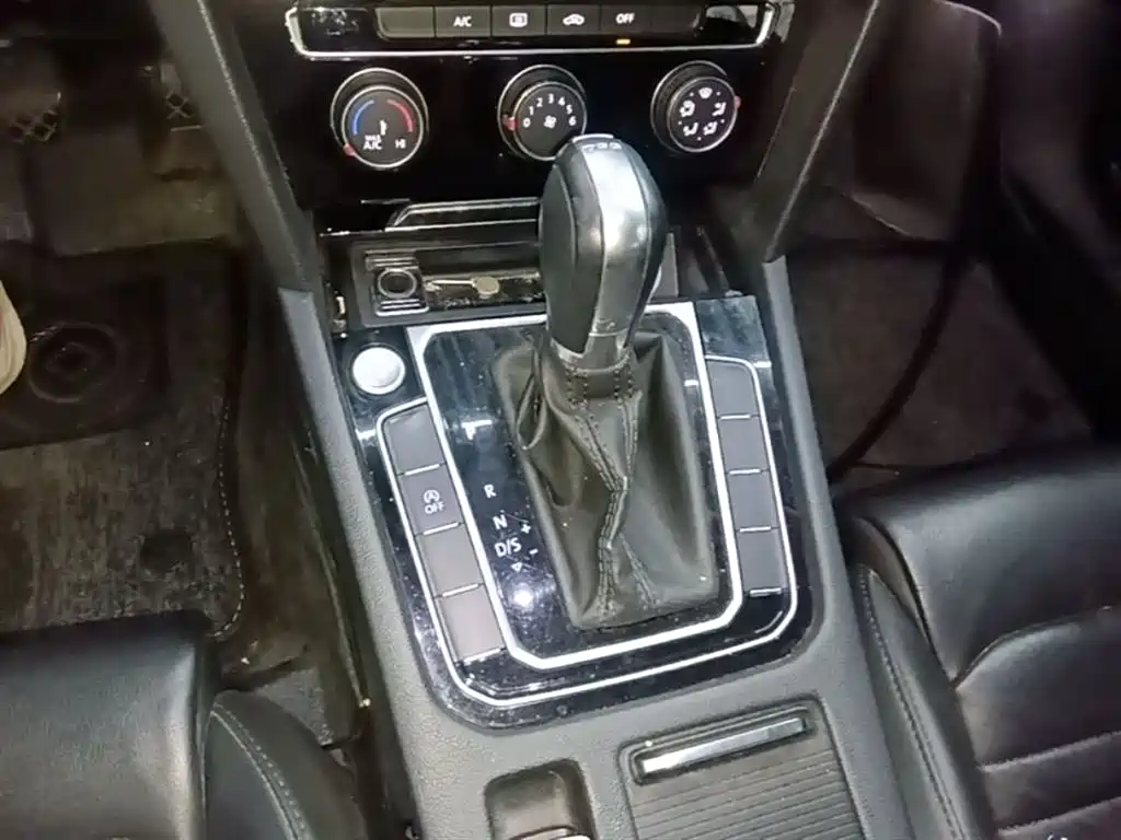 Volkswagen Magotan 2019 330TSI DSG Leading China V фото 14