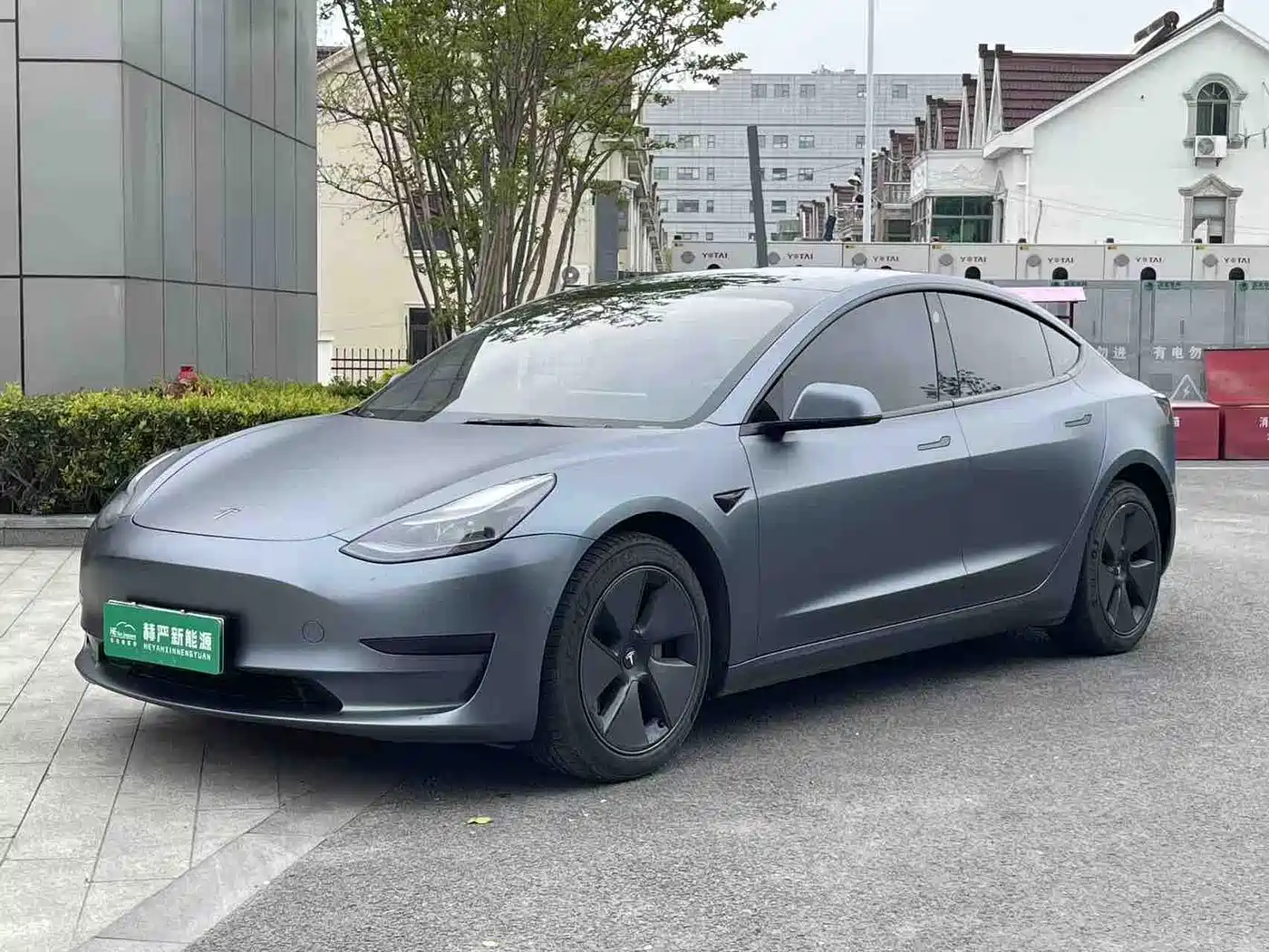 TESLA MODEL 3
