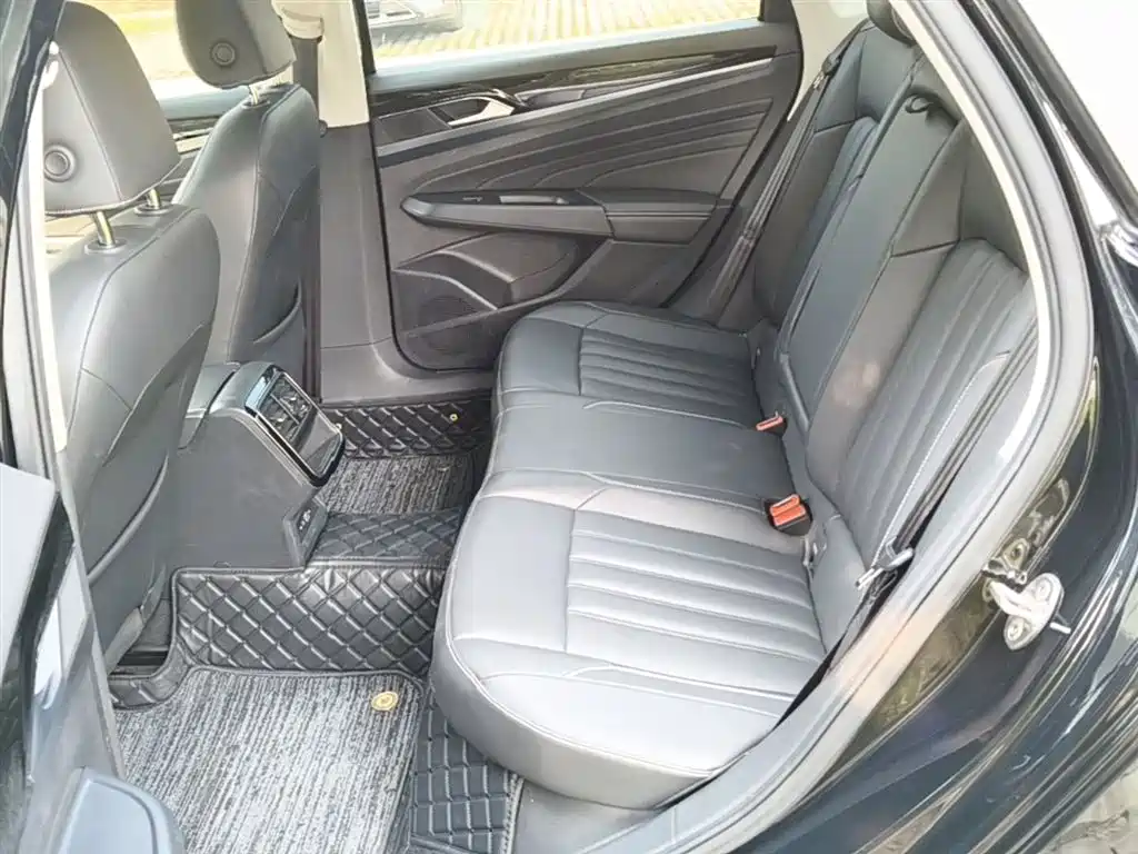 Volkswagen Passat 2024 280TSI Business Edition фото 17
