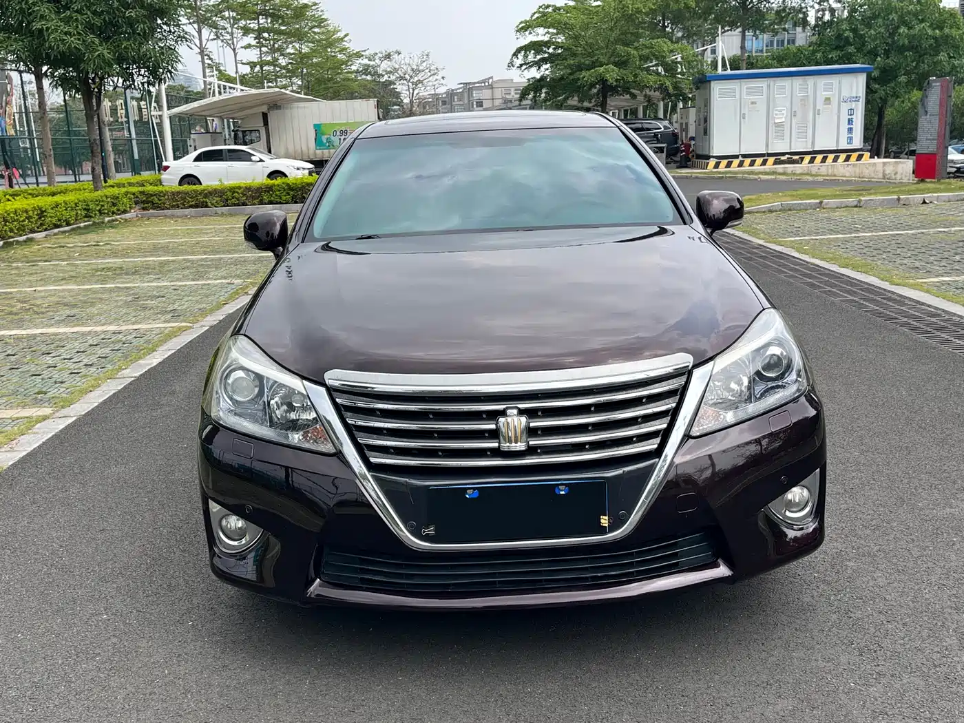 Toyota Crown 2012 2.5L Royal Leather Edition фото 2