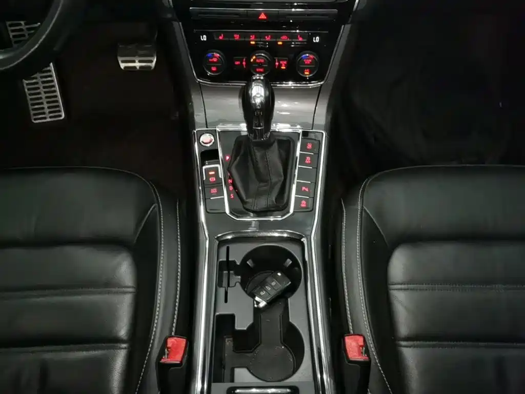 Volkswagen Passat 2017 330TSI DSG Prestige фото 14