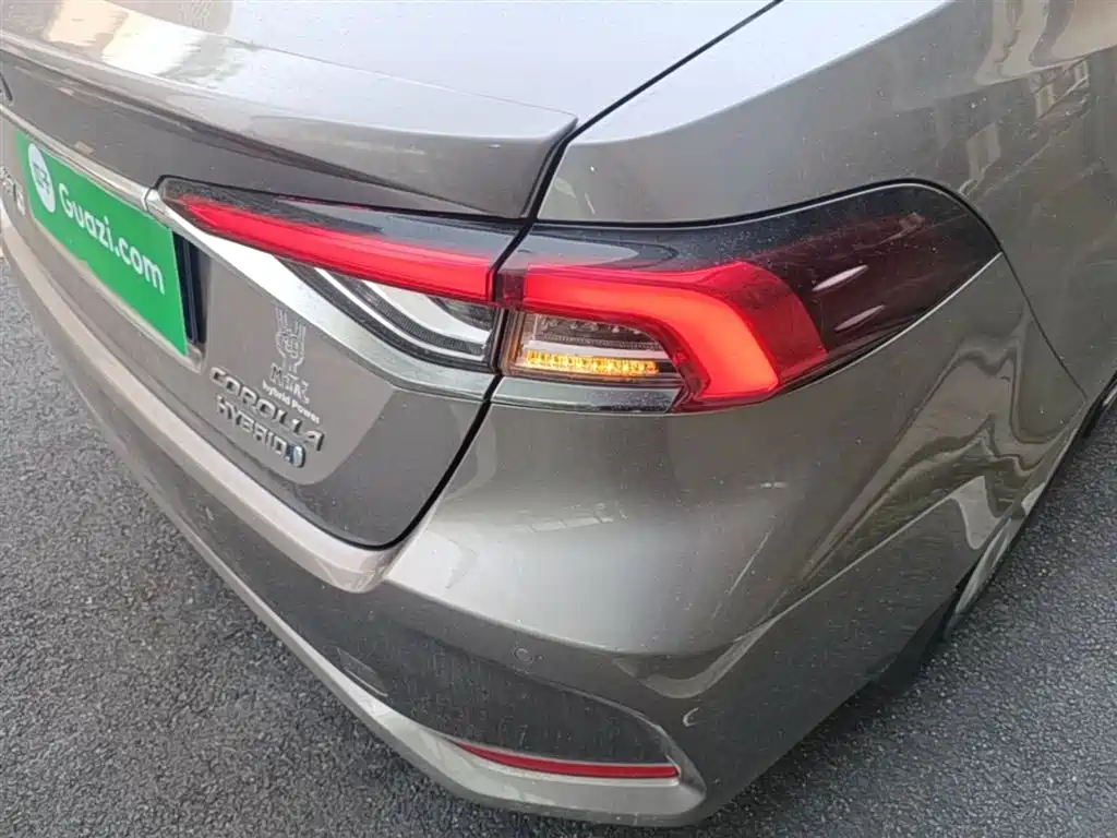 Toyota Corolla 2021 Hybrid 1.8L E-CVT Elite Edition фото 8