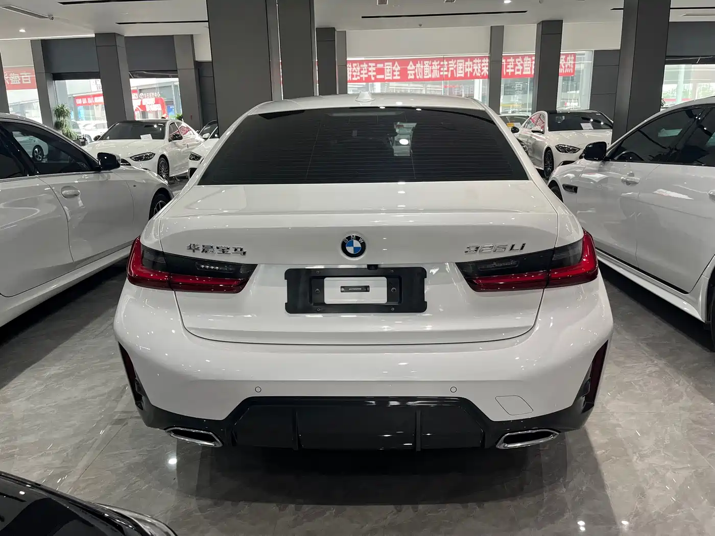 BMW 3 Series 2024 325Li M Sport Package фото 8