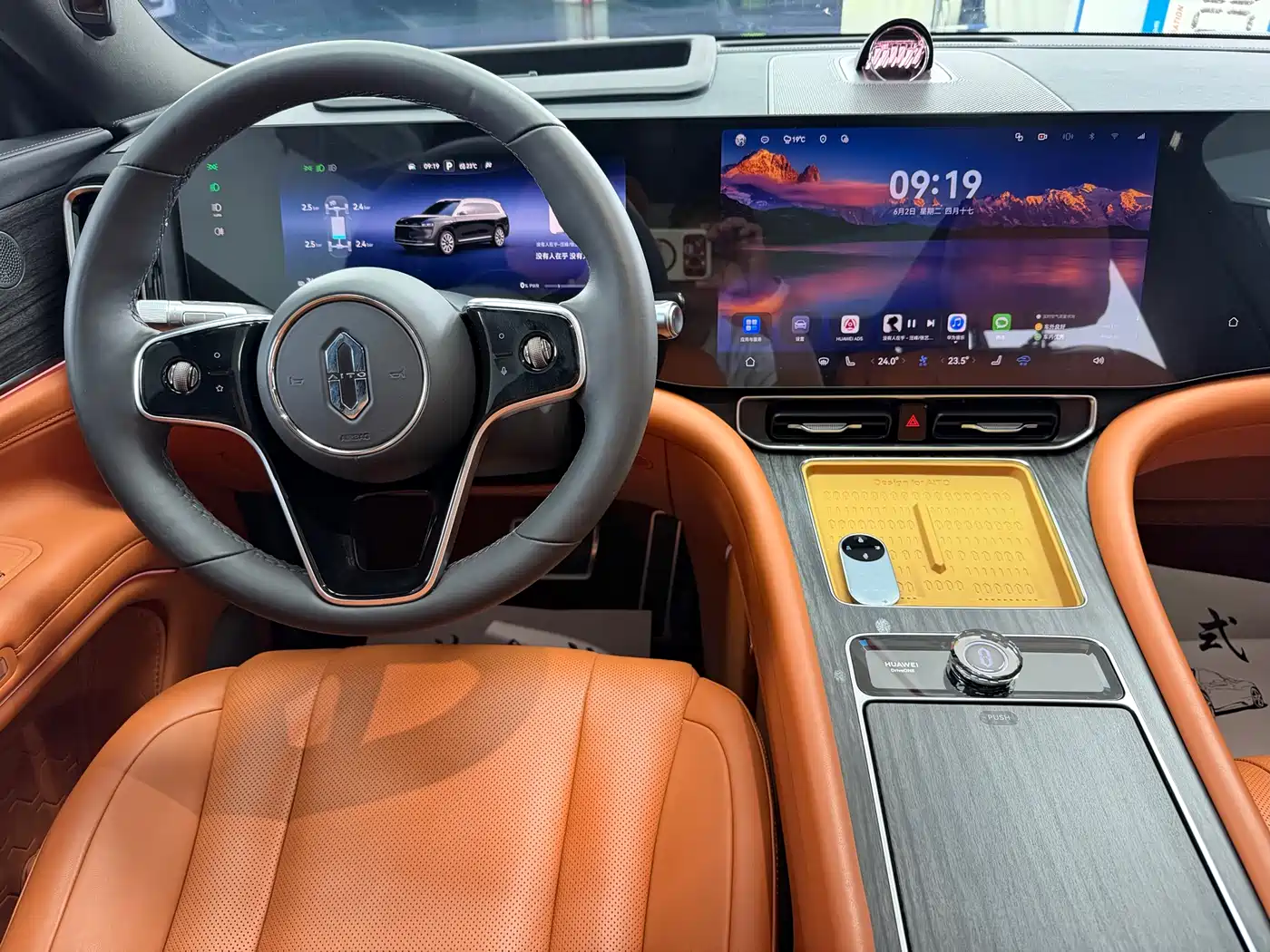 AITO Wenjie AITO M9 2024 Range Extender Max Edition 42kWh 6-seater фото 8