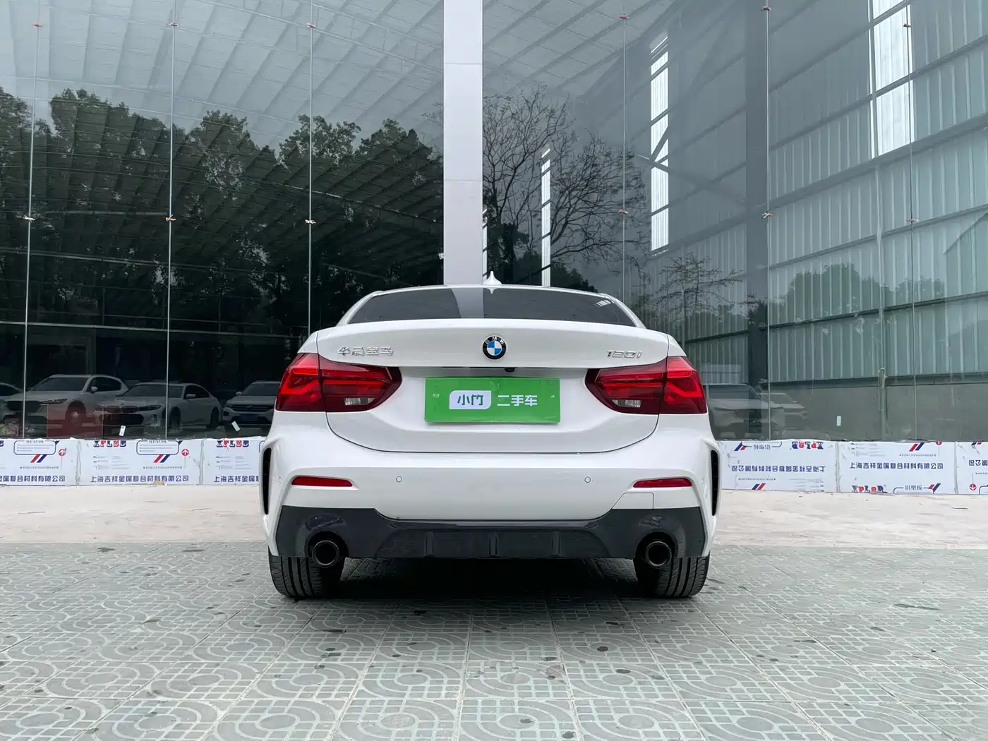 BMW 1 Series 2023 120i M Sport Shadow Edition фото 4
