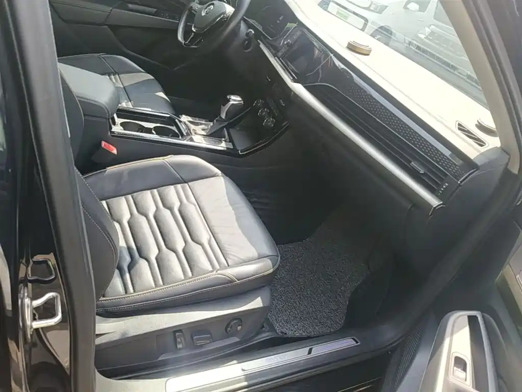 Volkswagen Passat New Energy 2019 430PHEV Hybrid Elite Edition фото 25
