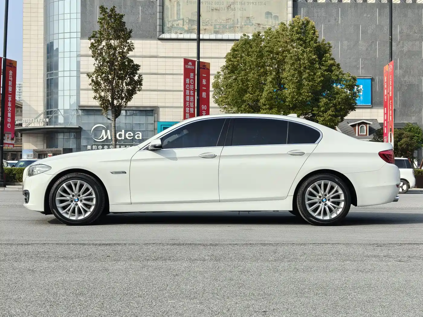 BMW 5 Series 2014 525Li Luxury Design Package фото 10