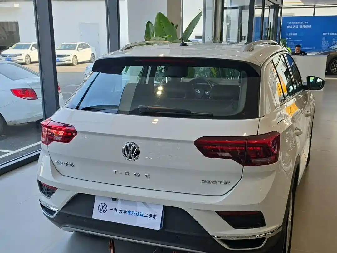 صورة 4 - Volkswagen T-ROC