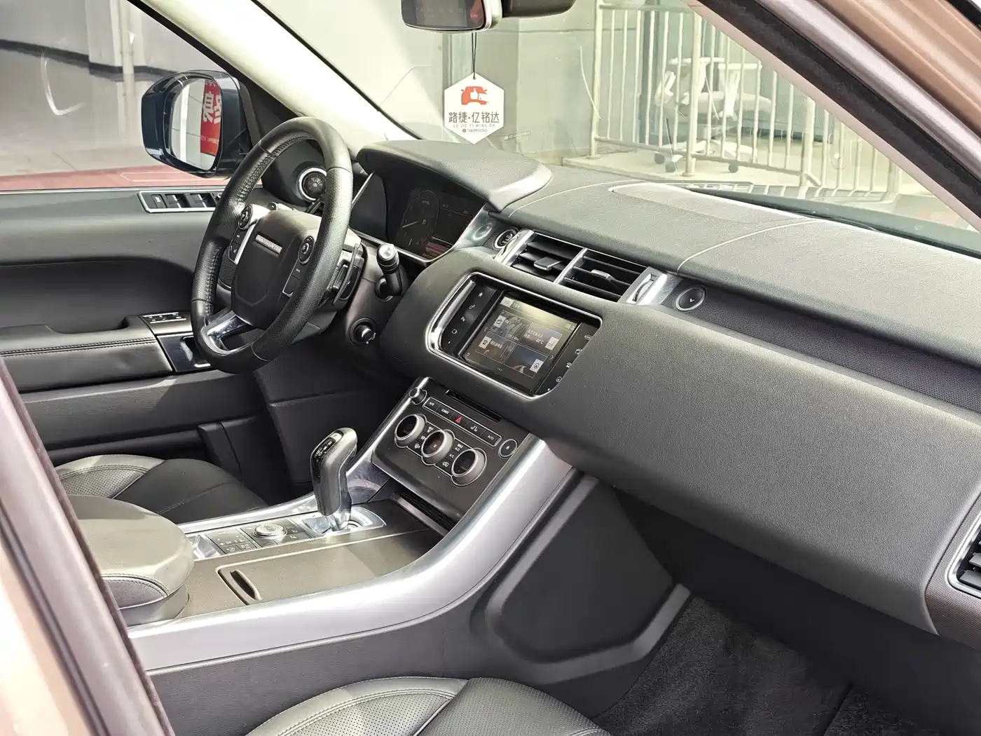 Land Rover Range Rover Sport 2016 Model 3.0 SC V6 HSE фото 6