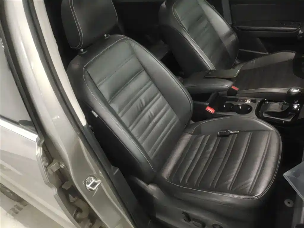 Volkswagen Touran 2016 Touran L 330TSI DSG Luxury фото 25