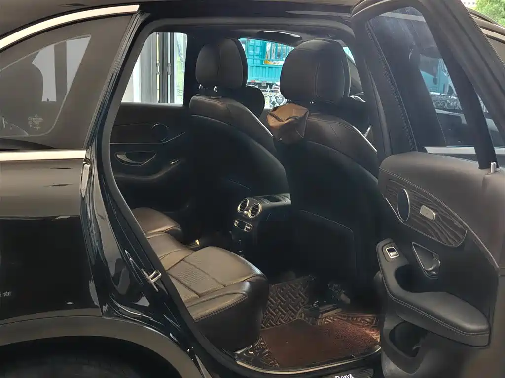 Mercedes-Benz GLC 2023 GLC 260 L 4MATIC Luxury 5-Seater фото 11