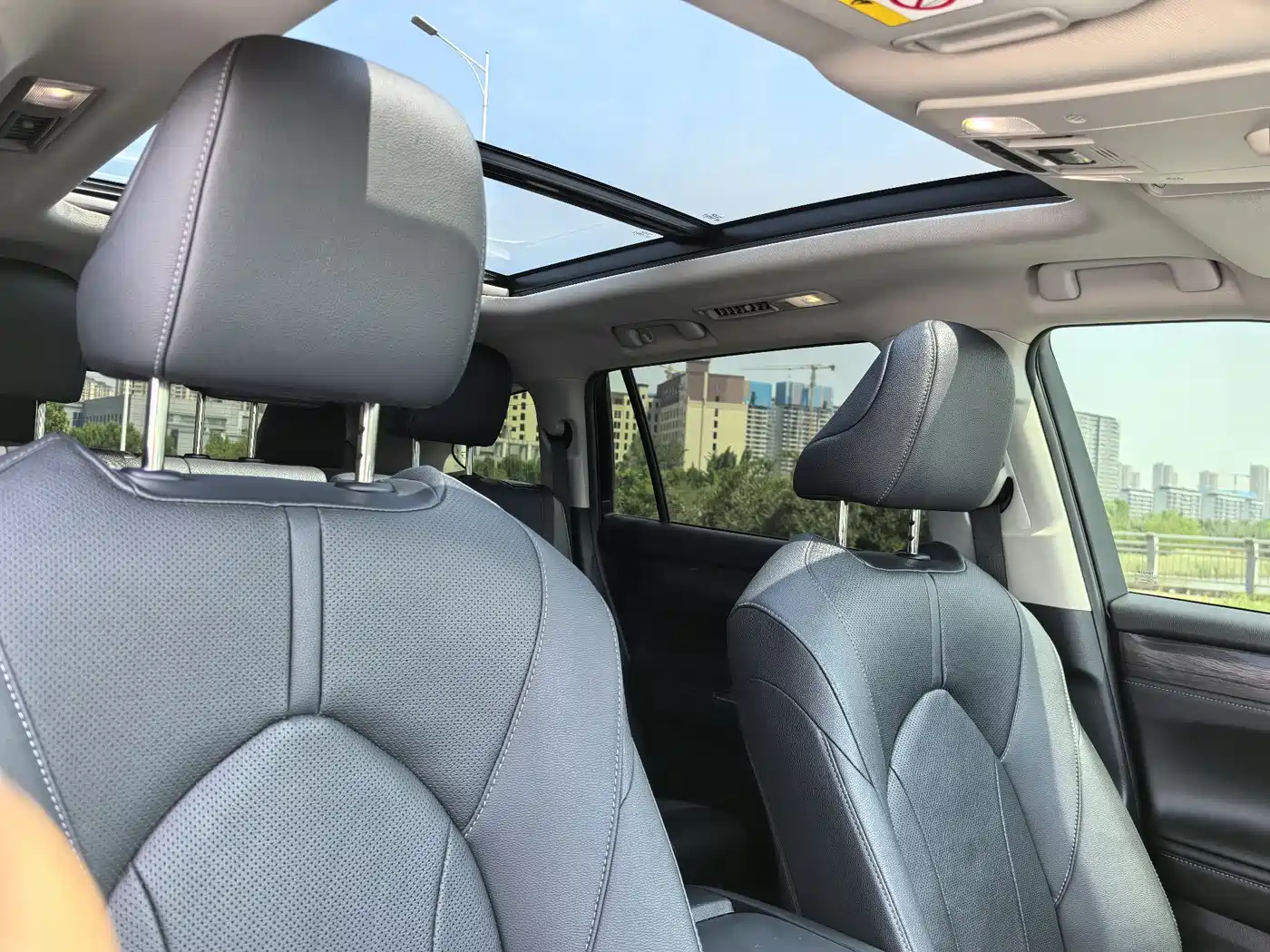 Toyota Highlander 2022 Dual Engine 2.5L 4WD Supreme Edition 7-Seater фото 9