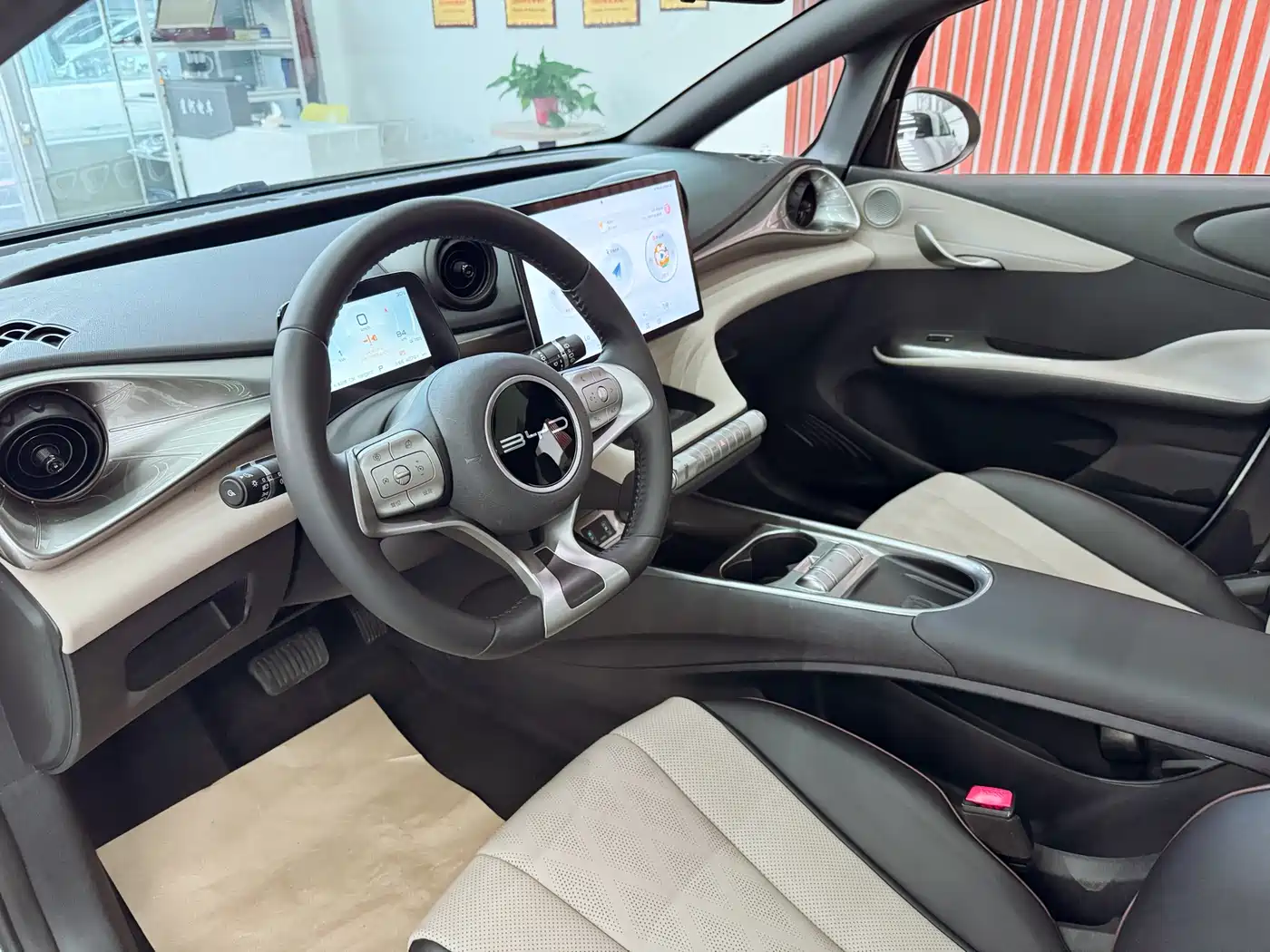 BYD Dolphin 2024 Glory Edition 420km Fashion Edition фото 13