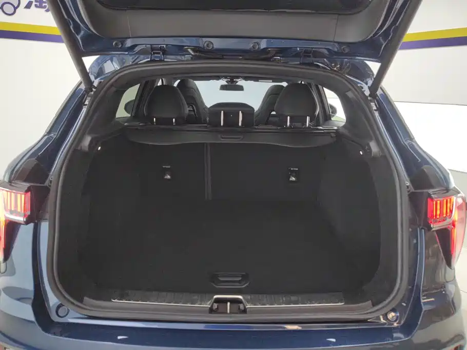 2023 Lynk & Co 01 EM-P