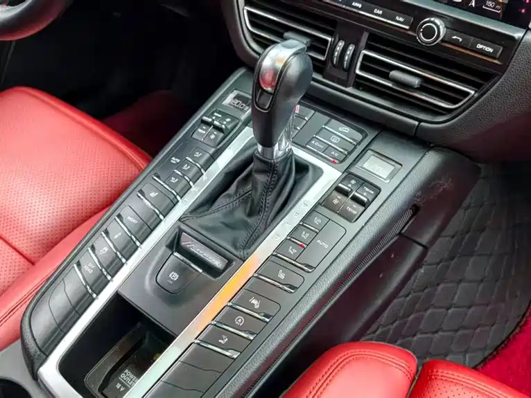 Porsche Macan 2018 Macan 2.0T фото 12