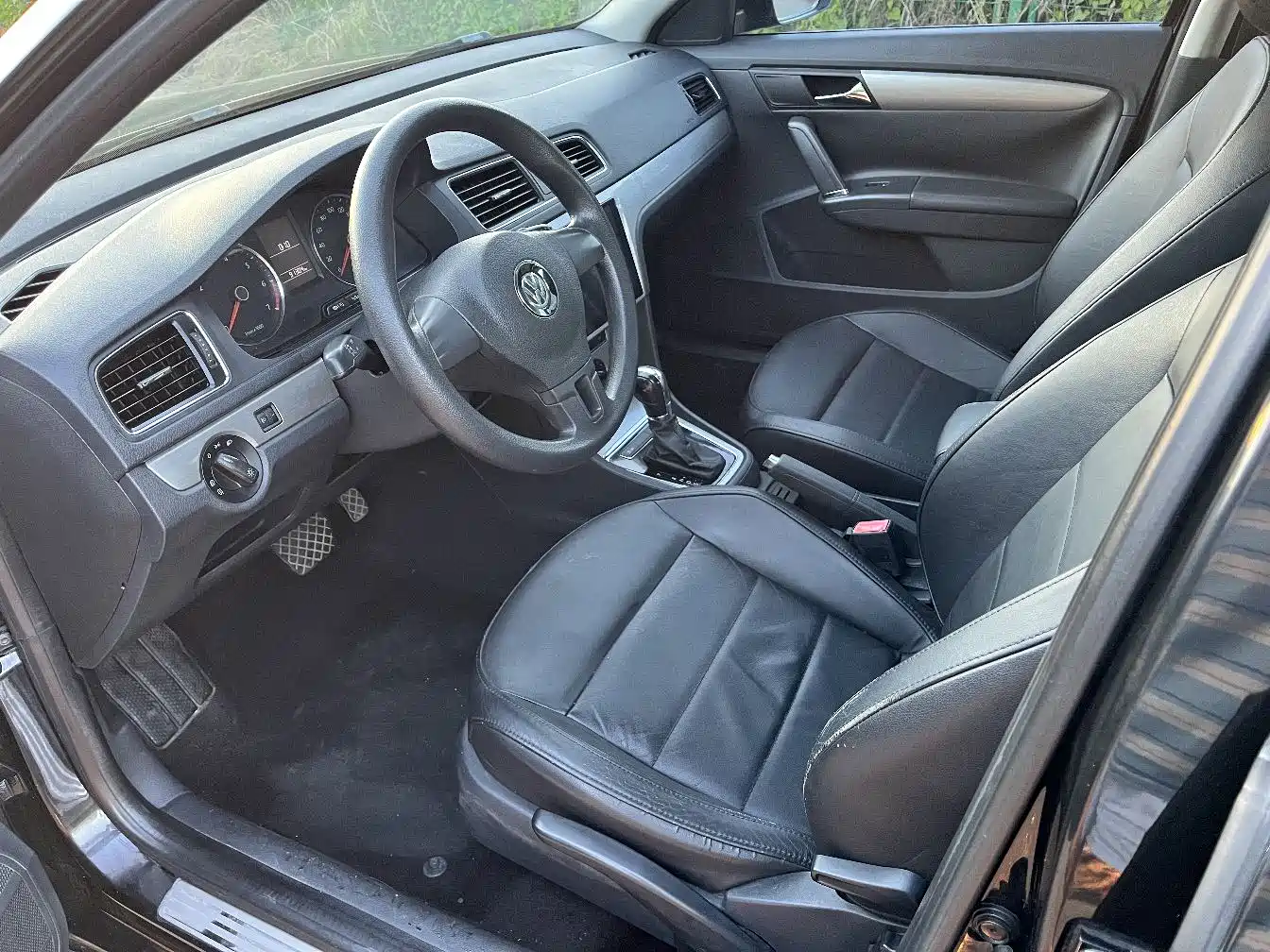 Volkswagen Lavida 2013 1.6L Automatic Luxury Edition фото 8