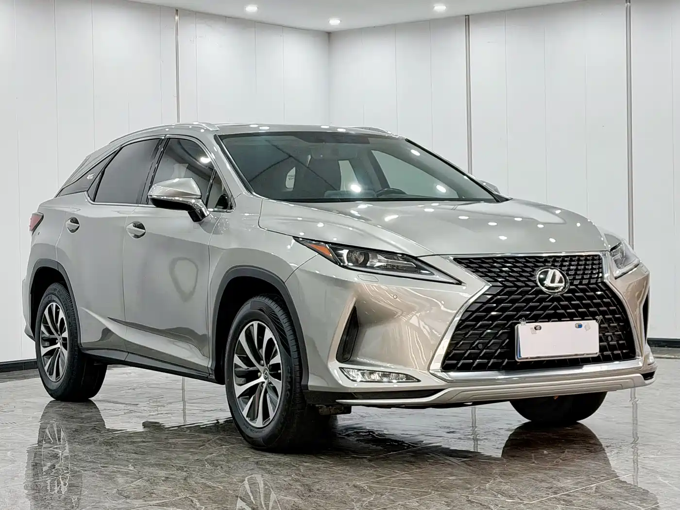 Photo 3 - Lexus RX