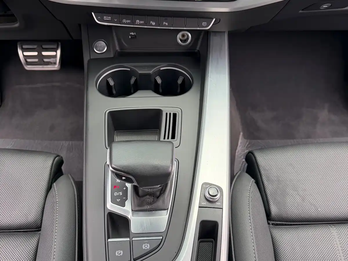 Audi A4L 2020 40 TFSI Luxury Dynamic фото 17
